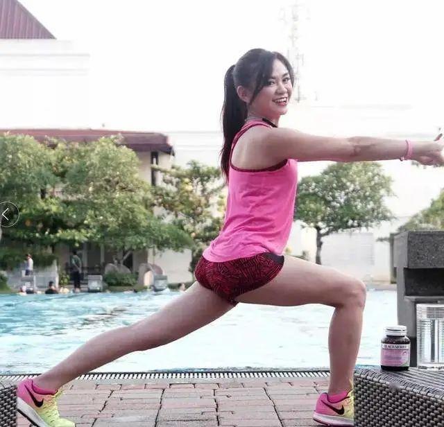 |54岁“萝莉奶奶”走红，与孙子合照像母子，网友：老公压力很大