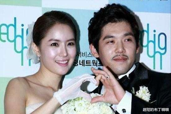 刘荷娜|曾让周杰伦、林志颖为之倾倒的她，如今穿婆婆衣服，躺公公大腿