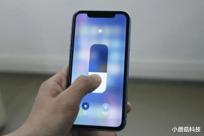 OLED|2021手机屏幕选LCD还是OLED？牢记这3点，不懂行也不怕被坑！