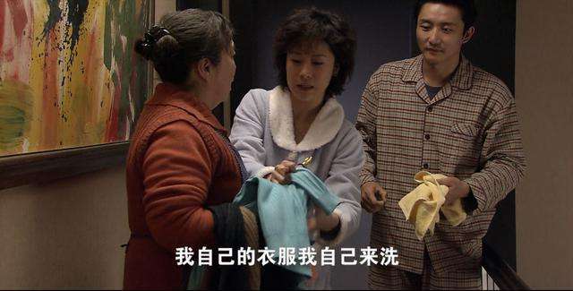 虐待养母,因儿子爱儿媳,痛恨儿媳,这个妈妈的阴暗源于童年经历