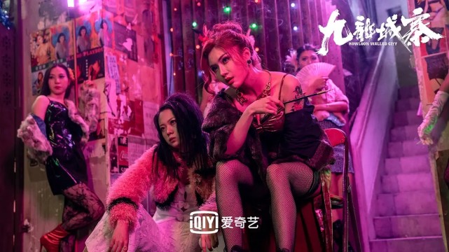 圣诞节|《九龙城寨》上映，硬汉释彦能拳战恶霸，美女老大改造城寨