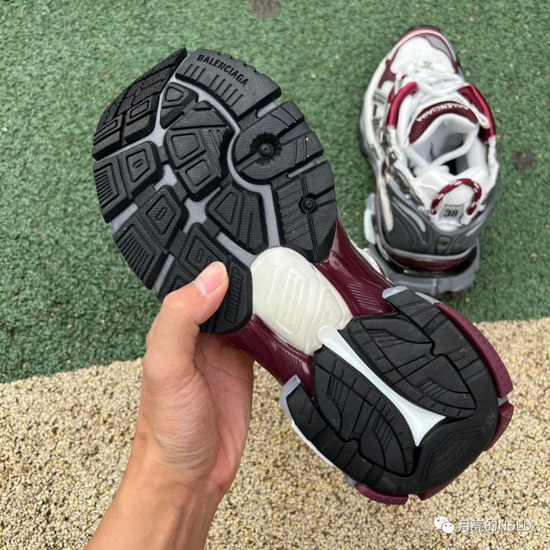 难舍离断 巴黎世家与kith联名的runner复古跑鞋是爆款还是丑笨的抄袭 都说像亚瑟士！！！