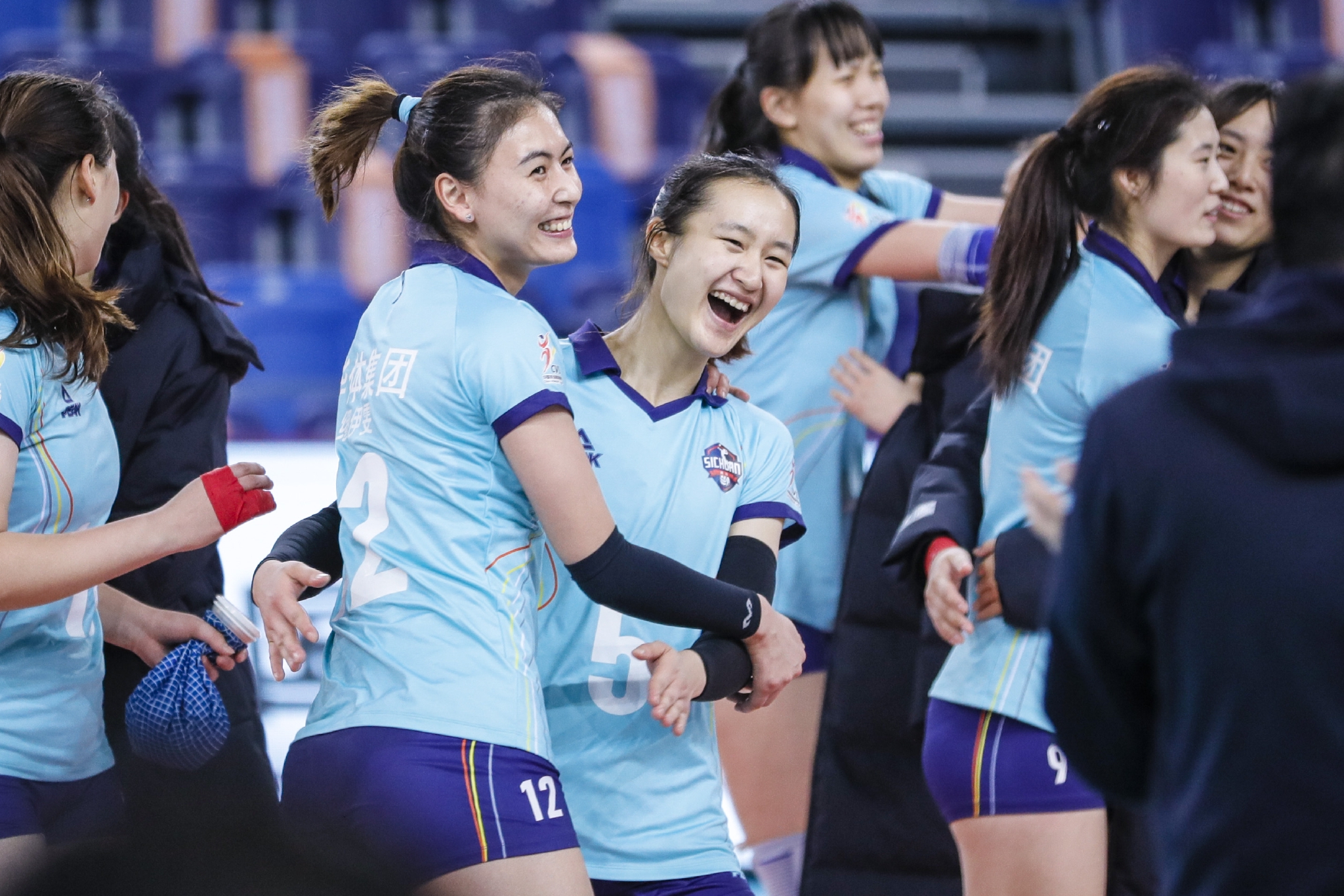 女排|两场3: 0两场被逆转，京冀川女排包揽倒数，缪伊雯36分