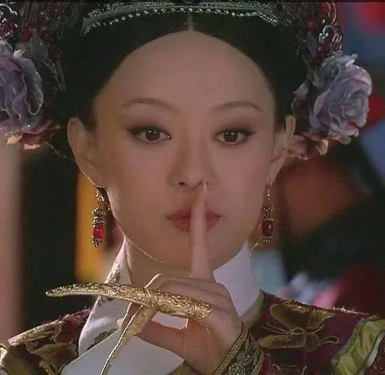 诗妮娜|泰王放大招！“一国两后”成定局，钮钴禄氏诗妮娜高调与泰王现身，情意绵绵