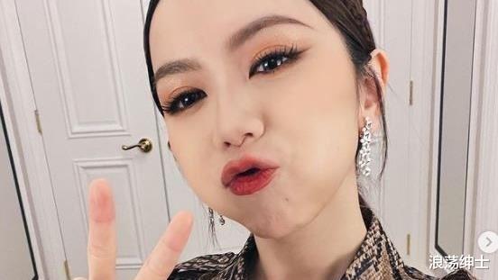 邓紫棋|邓紫棋泪崩曝迷失自己!富二代男友一句“谁能翻译”,全网开轰