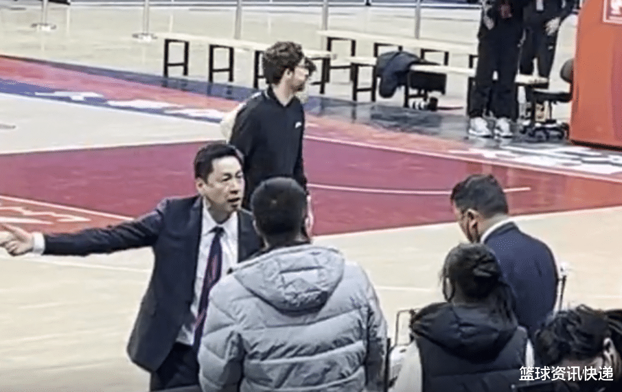 李春江|李春江赛后大闹技术台，边解领带边回头怒骂，技术代表一言不发