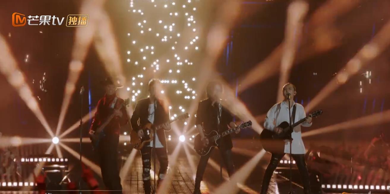 育妈计|《披荆斩棘的哥哥》初舞台表演引起观众共鸣，唱乐组燃炸全场！