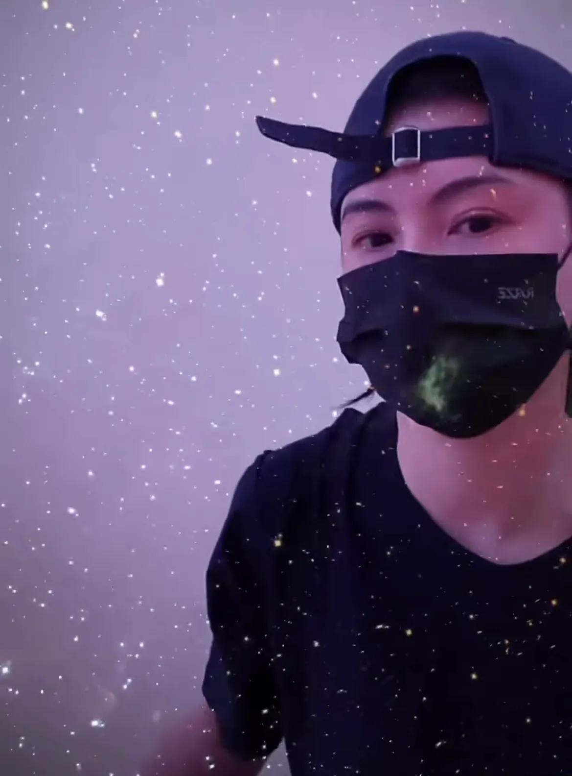 张柏芝|张柏芝陪二儿子打球，11岁小Q又长高不少，打球模样阳光帅气