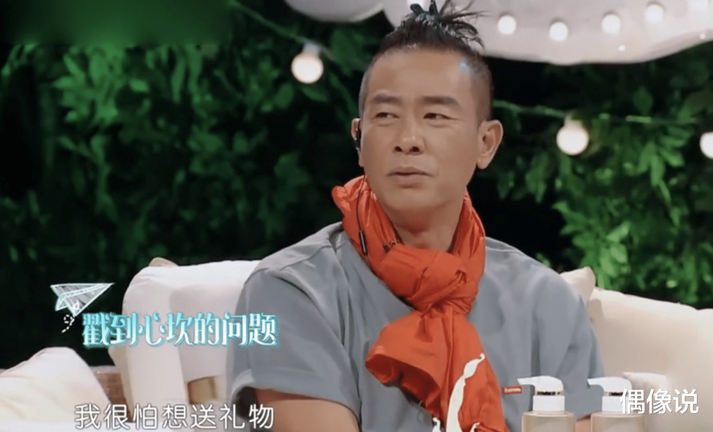 应采儿|应采儿收到陈小春送的戒指，并戴在手上展示，小春哥眼光真好