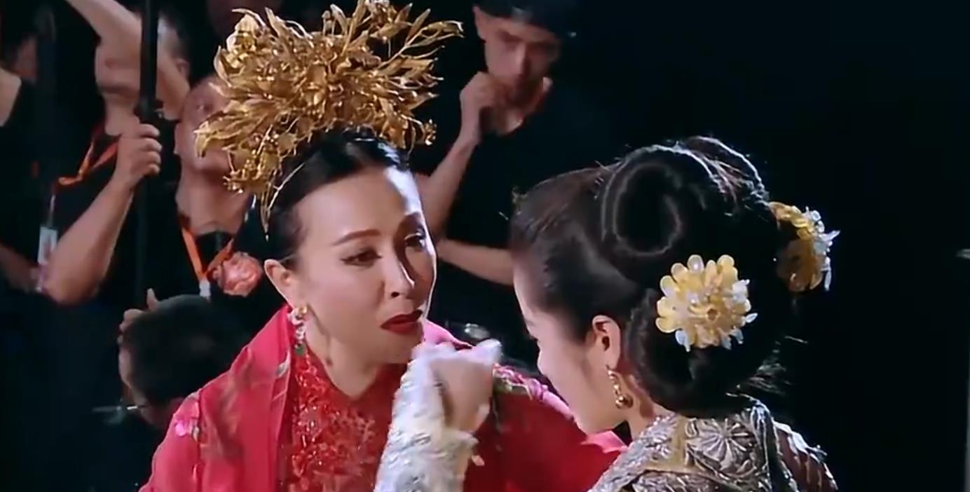 周迅|徐娇在国风走秀擅改妆造被嘲笑两度落泪。网友：模特不能太自我！