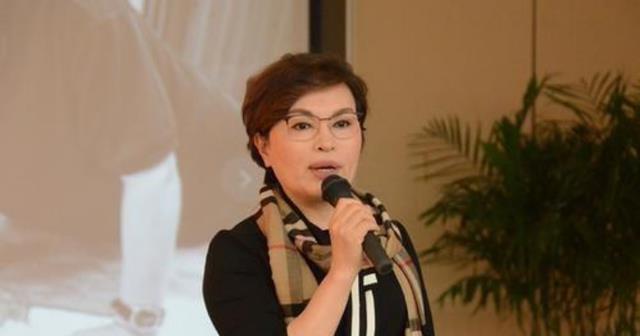 李瑞英|央视名嘴李瑞英，儿子堕楼仍面色不改上播，被骂“六亲不认”