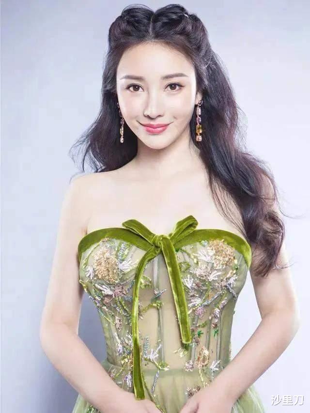 柳岩|因“伴娘门”事业一落千丈,正好摘掉往日“性感”标签再出发