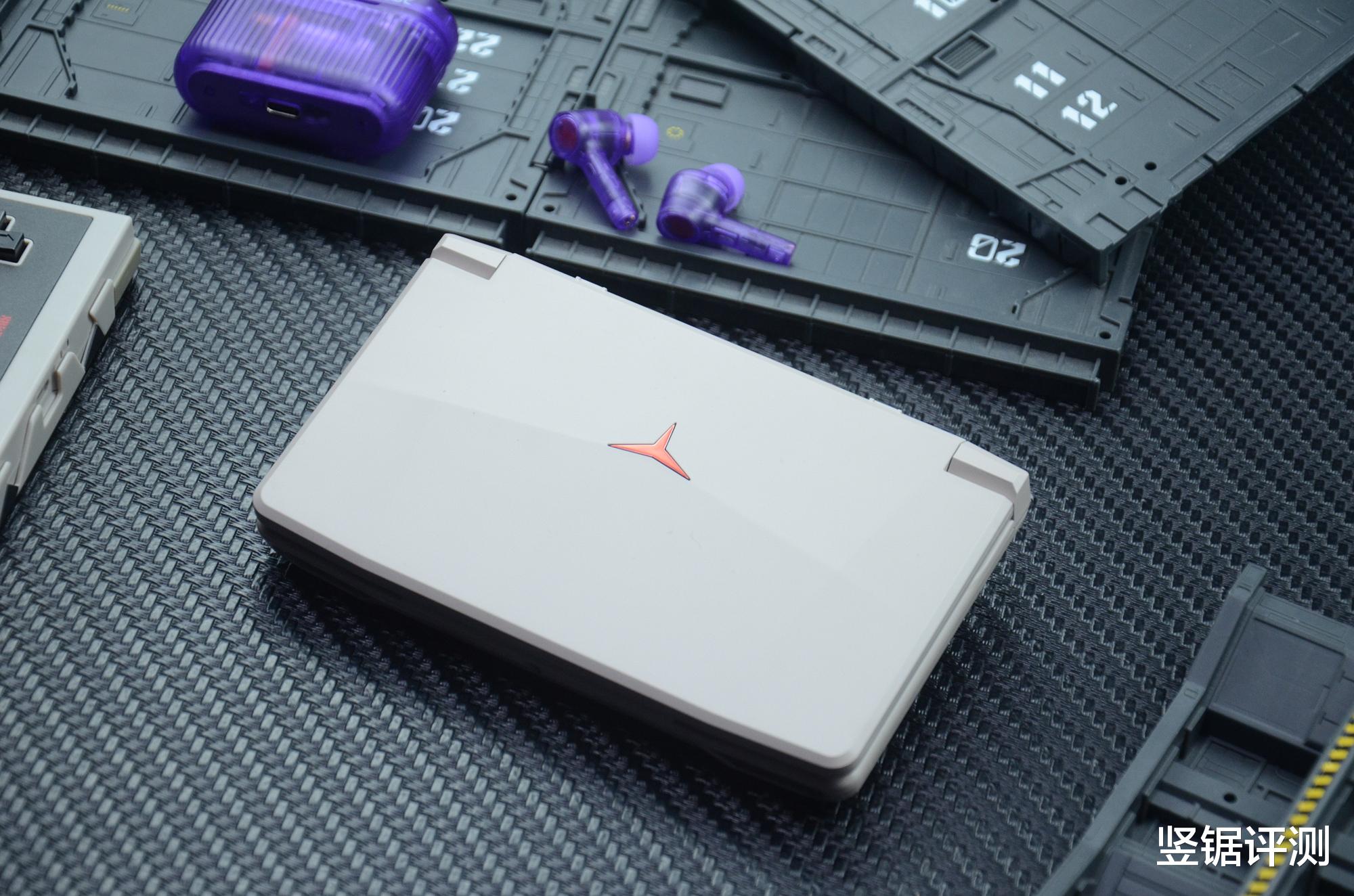 苹果|跑分超20万，翻盖造型的“安卓系统”国产掌机：黑狮X18S评测