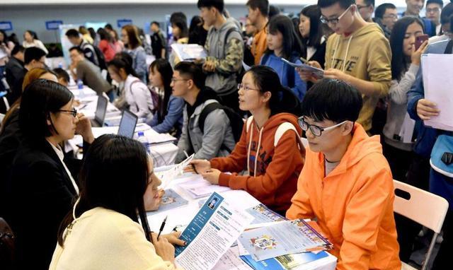 大学生|“早知道不供他上大学了”，父母这一席话，揭露了许多毕业生现状