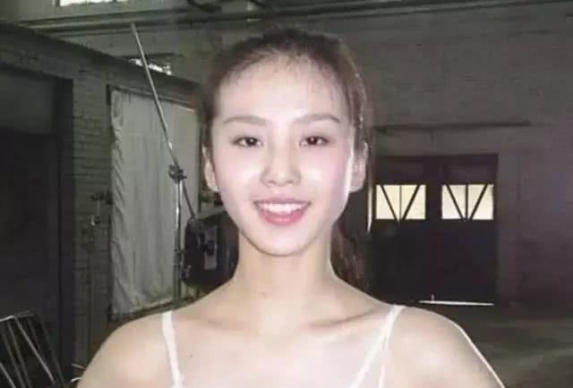 刘诗诗|刘诗诗说上学时无人敢追,昔日毕业照流出,网友:是我我也不敢追