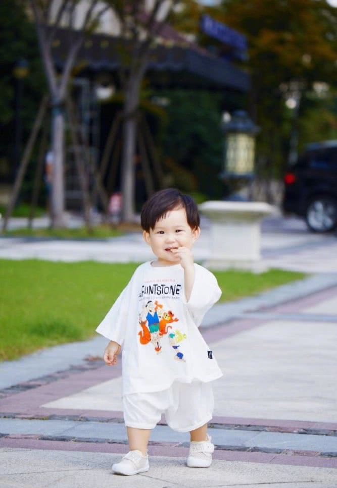 严屹宽|严屹宽那么帅，为什么不火？他与老婆，男神与迷妹之间的浪漫相遇