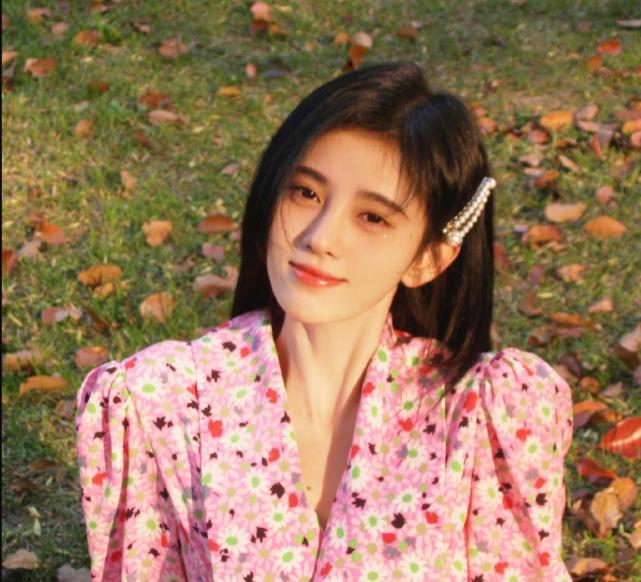 鞠婧祎|女网红花6万整成鞠婧祎，晒整容前后对比照，网友：原来的你好看