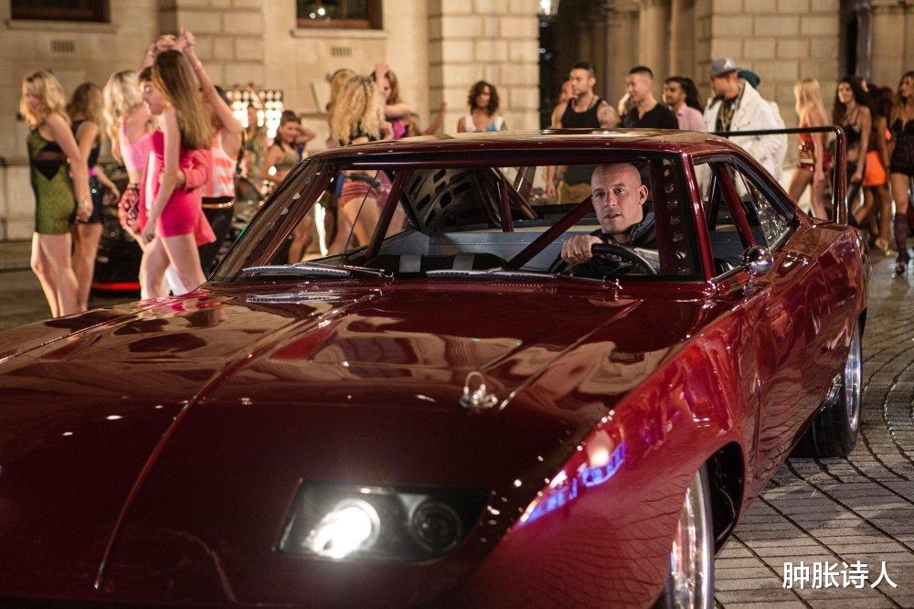 电影|一起床就穿得整整齐齐，电影中这些不合理的设定，你还知道多少？