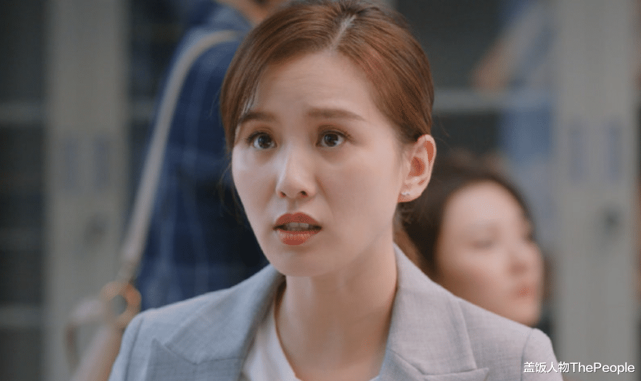 倪妮|还在容貌焦虑？看看倪妮的小肚子、杨幂的双下巴、热巴的满脸痘吧