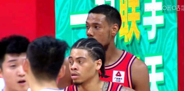 四川男籃|21分5籃板！廣州雙槍聯(lián)合發(fā)威，梅森11+6，郭士強變陣降服四川高塔