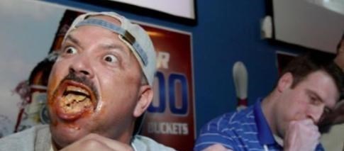 轻语妈妈|他是法国著名大胃王，10岁能吃掉半头牛，尸检时竟吓跑多名医生