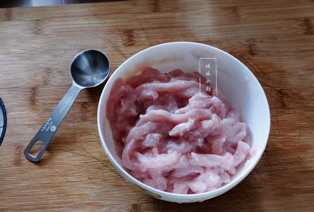 袁建明聊育儿|京酱肉丝的家常做法，不用炒酱，肉丝色泽红亮酱香浓郁