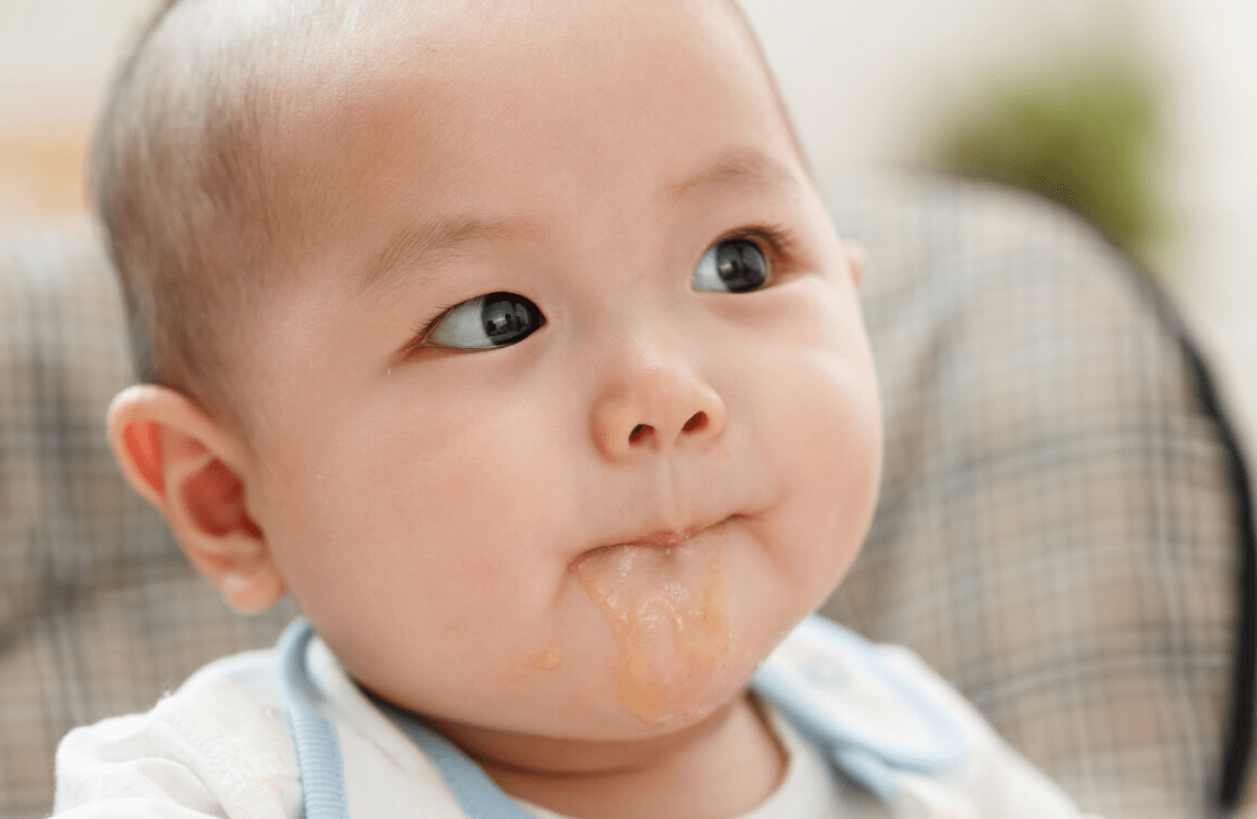 尹汪栎的小世界|宝宝总是流口水，可能是这几个原因造成的，家长要重视