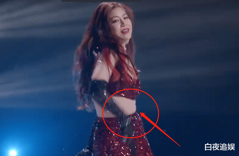 陈妍希|陈妍希穿女团装，镜头扫过腰部，终于理解她体重不过百也想减肥了