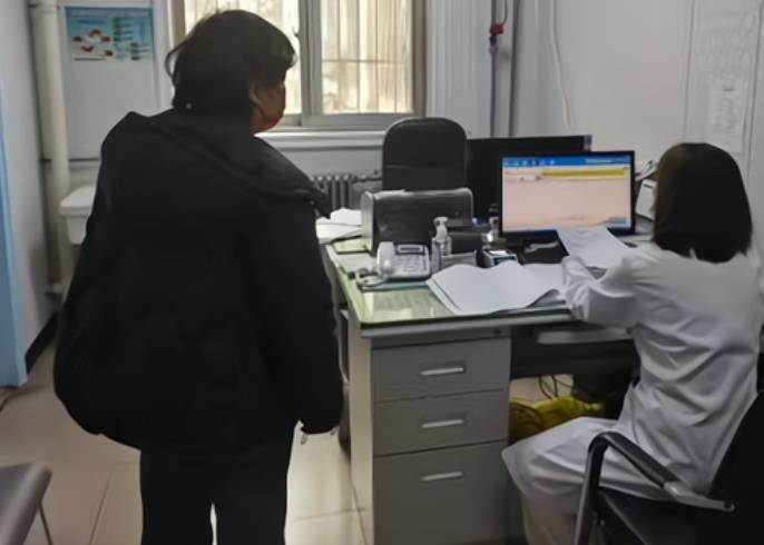 王力宏|杜新枝铁粉起内讧接连退出，老杜发小作文卖惨，声明自己没钱赔