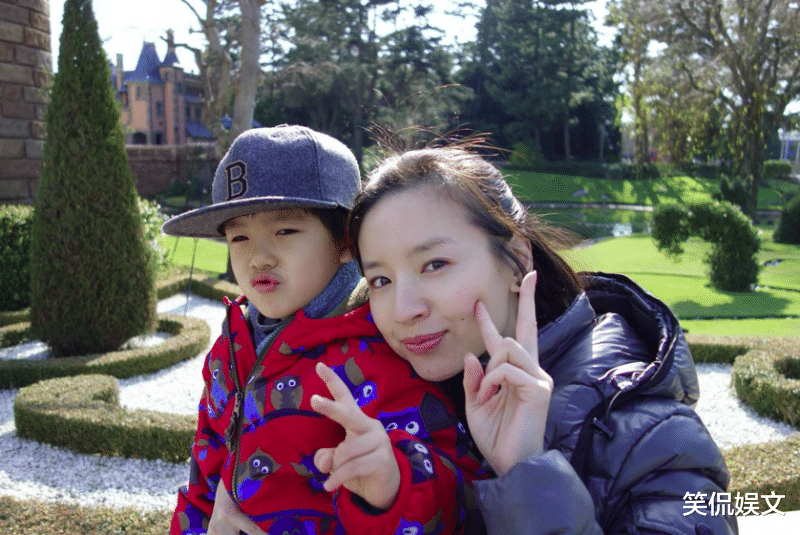 董洁|董洁终于扛不住了，在线求放过，离婚多年潘粤明为何仍揪住不放？