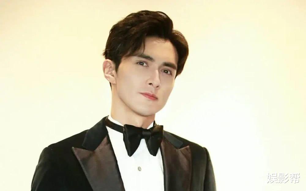 杨幂|刚走红就要解约，杨幂旗下又出了一位“白眼狼”，原来说的就是她