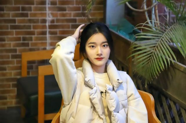 女大学生|江西：一女大学生晒自己和妈妈的对比照走红，生活照曝光，颜值不低