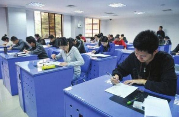穿衣搭配|东南大学硕士生吐槽工资低，引不少网友热议，评论让人哭笑不得