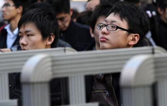 |“无编制”公务员热度不减反增,年龄限制被打破,往届生:真幸福