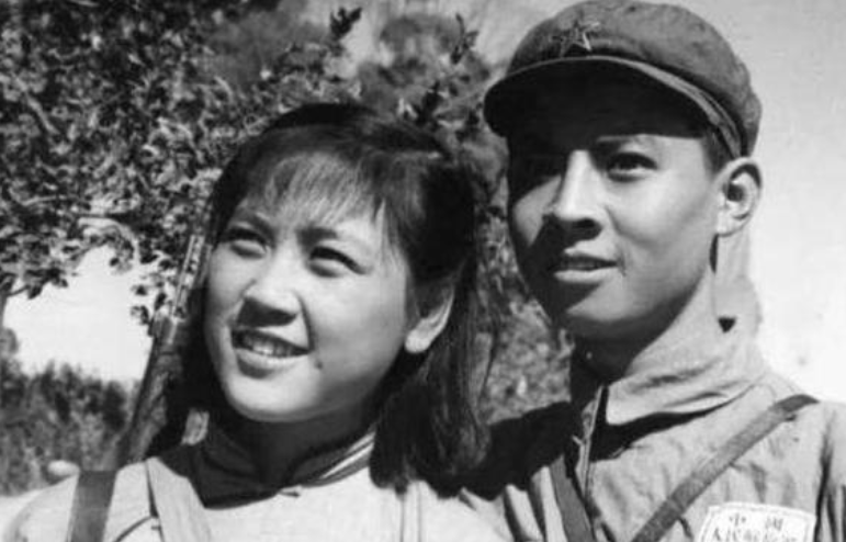 屠洪刚|她是50年代歌唱家，出道多年不温不火，培养的儿子却火遍大江南北