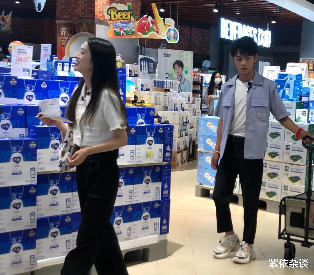 周也|95后小花群芳争艳，《山河令》“女儿”周也，凭什么一路开挂？