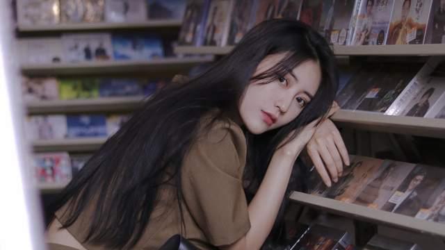 时尚百搭说|郑琴心刚官宣跑车男友就分手？男生删所有视频，琴心点赞分手话题