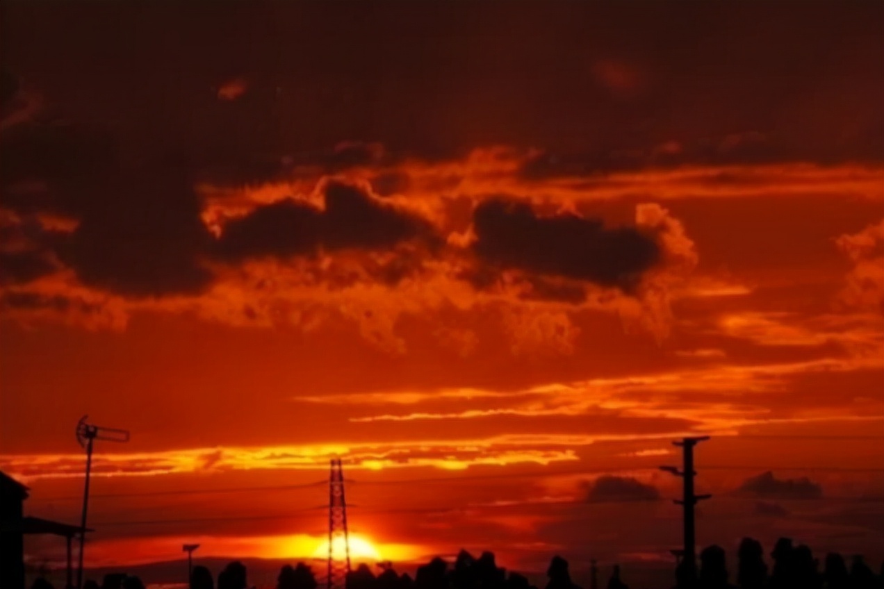 登月 300多年前，天空突然持续红了9天，当时发生了什么事情？