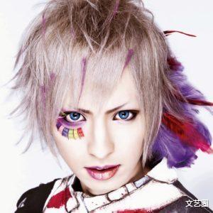 沙溢|日本知名牛郎全身仅披一条毛巾在街上狂追美女，警方将其逮捕归案