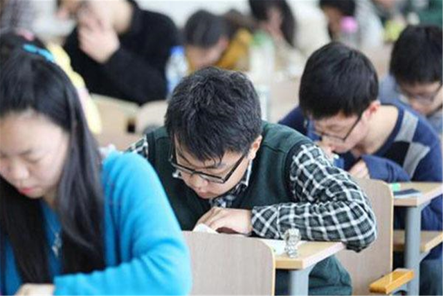 应届生|2020届毕业生第一份工作平均起薪5290元，你是拖后腿的那一个吗？