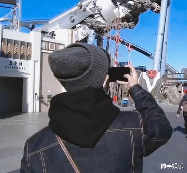 肖战|肖战和哇唧唧哇解约了？他已被公司年会活动抛弃