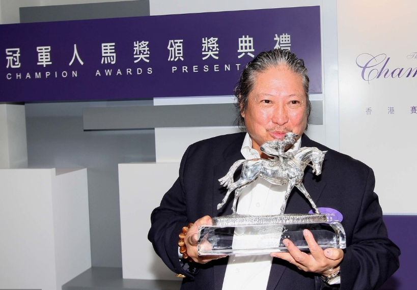 洪金宝|弃原配娶混血娇妻，玩高头大马，洪金宝背后鲜为人知的一面