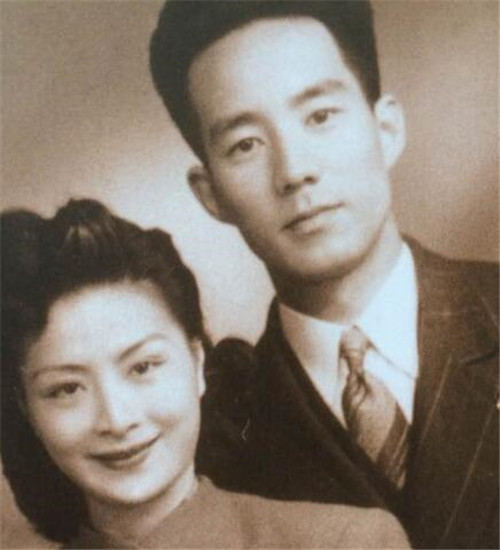 谢娜|为照顾妻子，他在巅峰期放弃事业，妻子患癌，他却让医生停止抢救