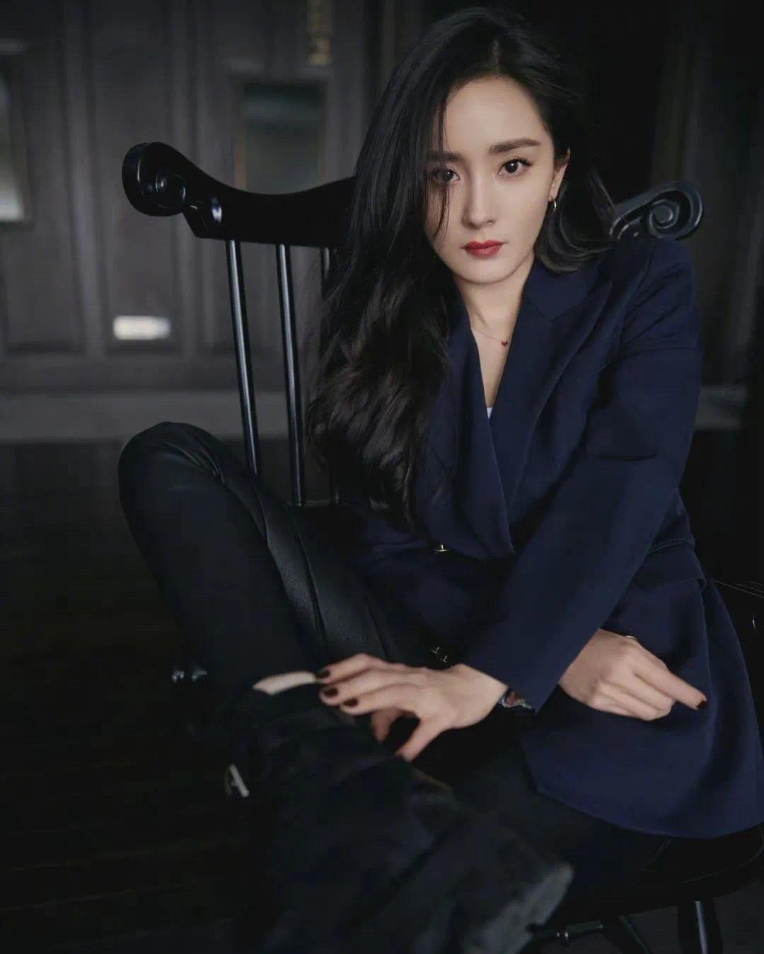 金晨|被嘲万年歪脸却成顶级大美人？颜值气质着实有料，不对称也有魅力