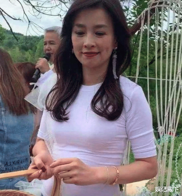 张庭|张庭资产有多恐怖？内设空中花园，豪宅似古堡，陈年老酒摆满地窖