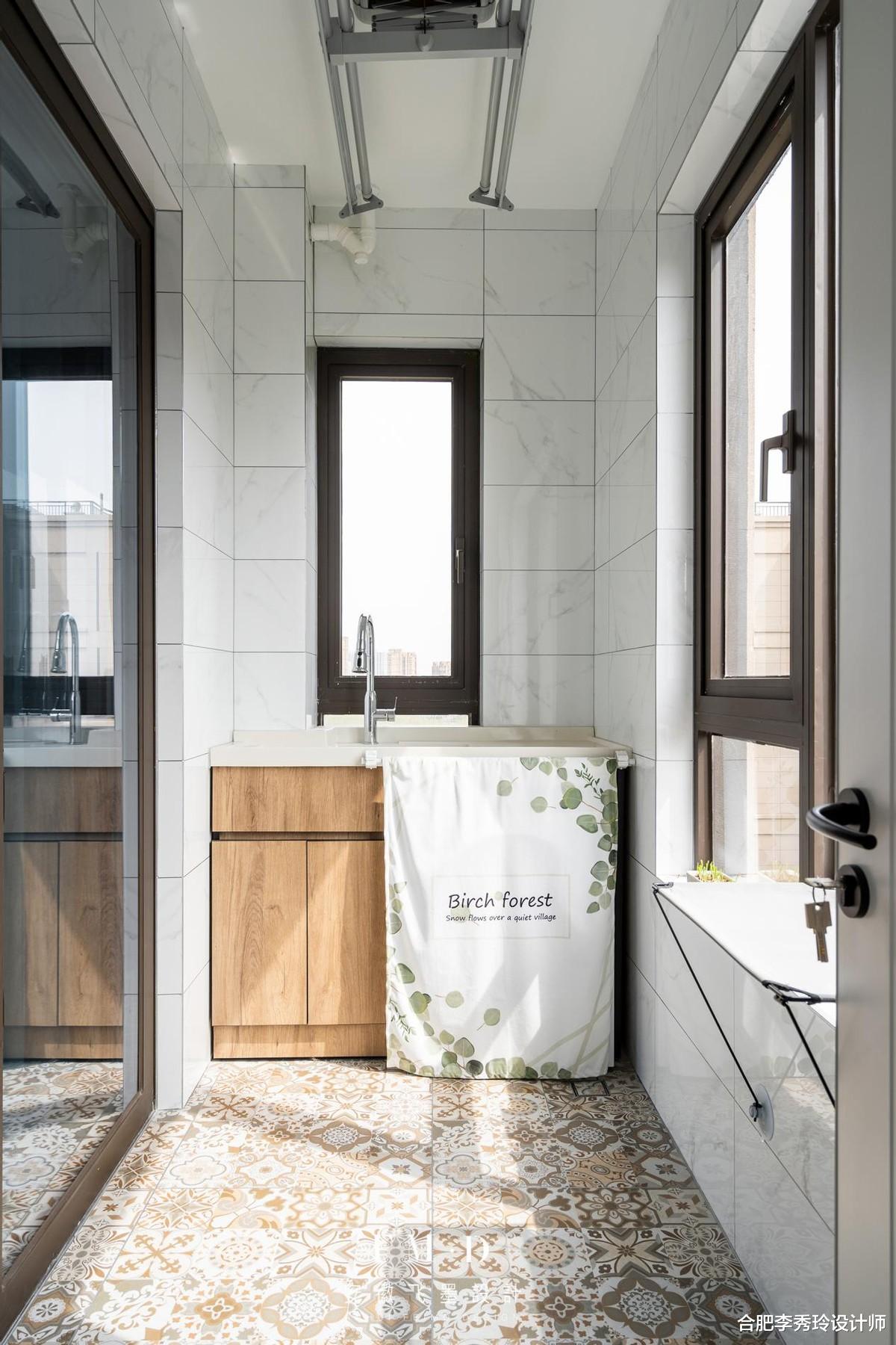 必须承认,跟国内比,韩国的生活阳台更胜一筹,像一间多功能房