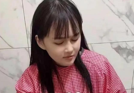 赵本山|赵本山女儿买六百万豪车炫富!新男友首次曝光正脸,脖子疑新增吻痕