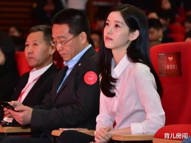 章泽天|比刘强东大5岁的丈母娘有多靓？看到照片后，网友们不淡定了