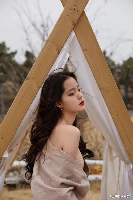 |如何解读欧阳娜娜从清纯走向成熟风的转变？是转型还是蜕变