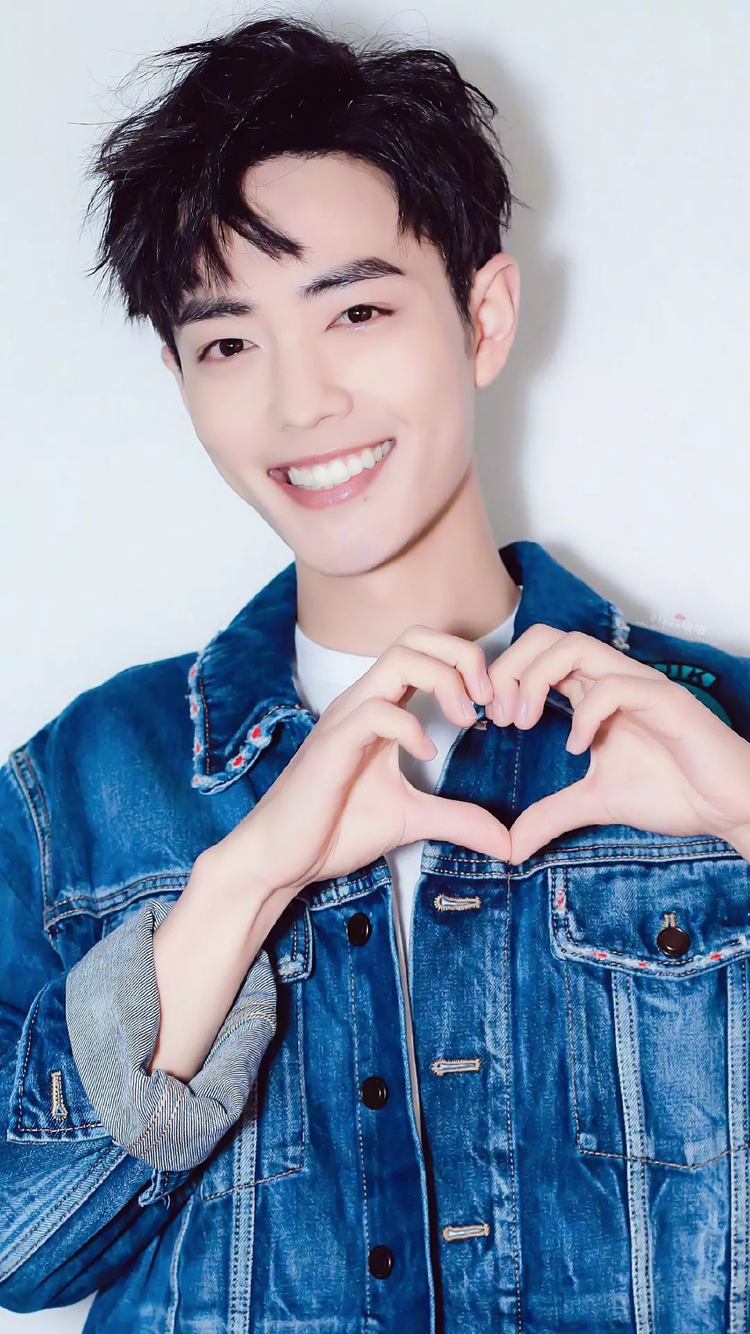 肖战|利用黑豹乐队打造人设，官媒点名报道负面新闻？肖战黑料不断！